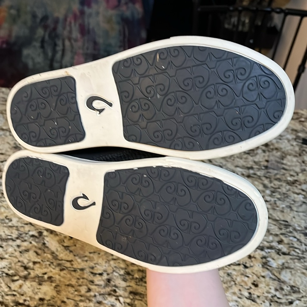 OluKai black slip-ons - Picture 6 of 7